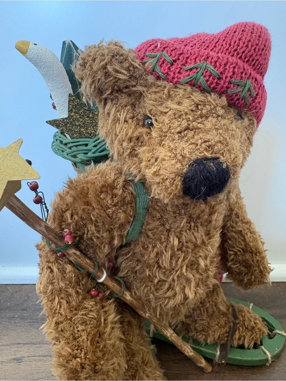 Vintage 2001 Tender Heart Treasures Christmas Teddy Bear Snowshoes Basket Rustic